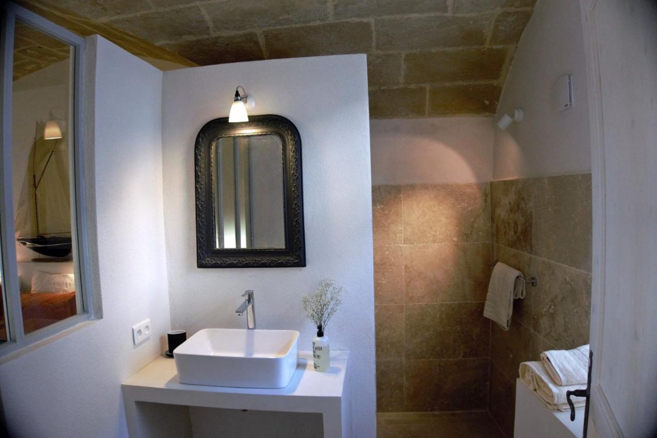 Les Canisses, Magnifique Avec Terrasse Au Coeur D'uzes Apartment