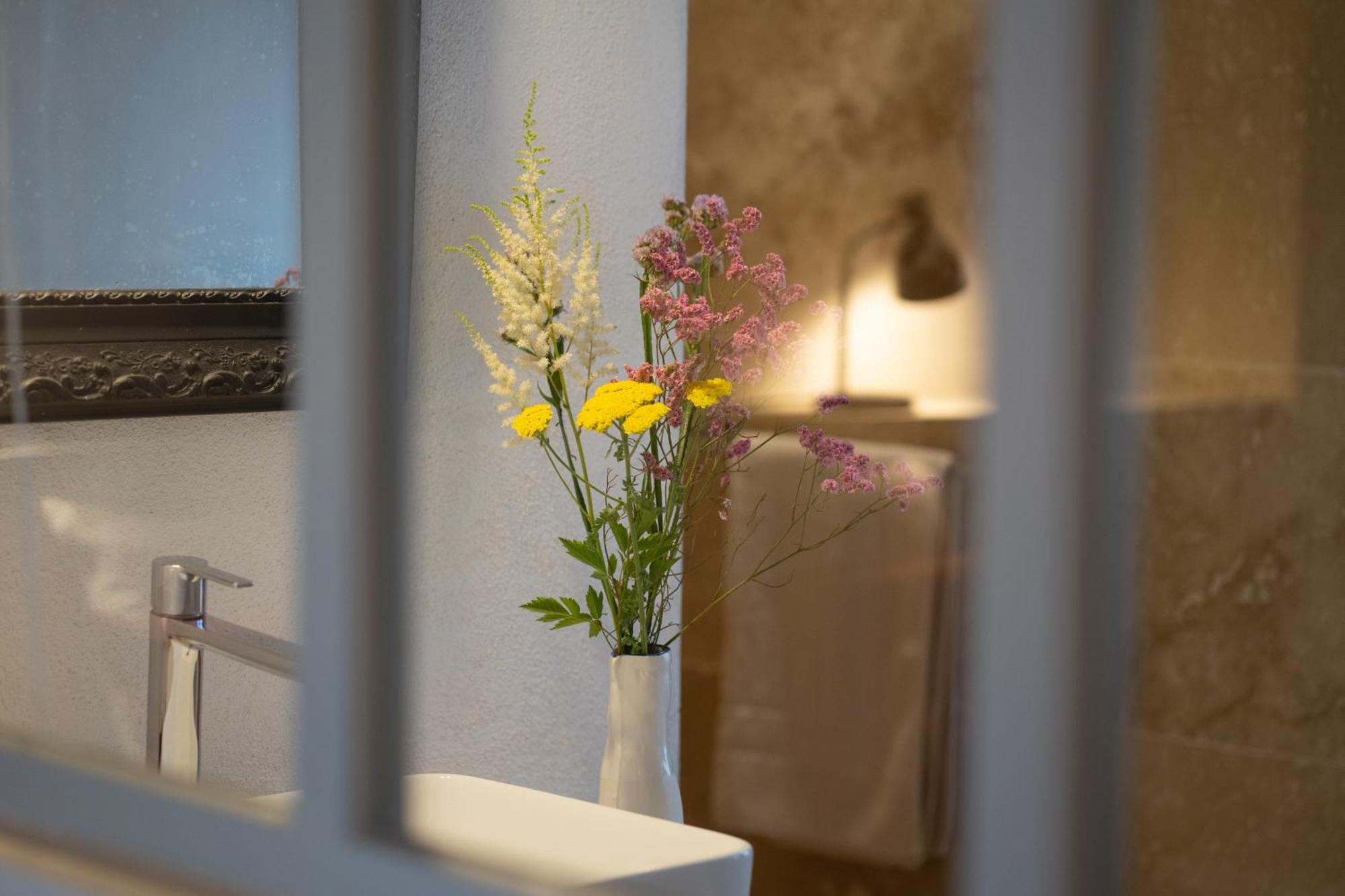 Les Canisses, Magnifique Avec Terrasse Au Coeur D'uzes Apartment